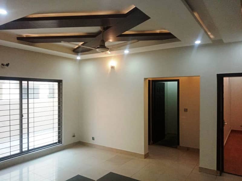 4 bed House For Rent In Askari 11 28