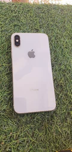 I phone x Cinditon 10/10 64 Gb Bettry Health 100 white Color