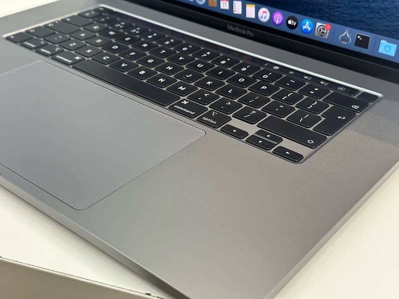 MACBOOK PRO 2019 ( 8 GB GPU ) 16-inch / 32 GB RAM - 512  GB SSD 4