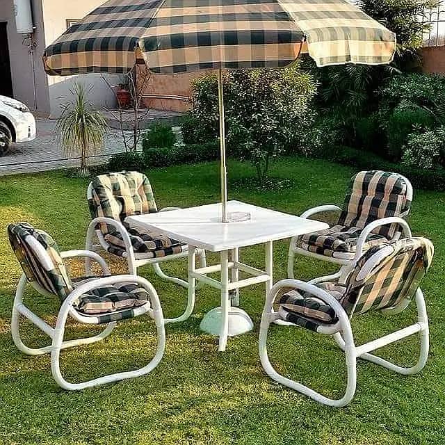 outdoor chairs / garden umbrella / 4