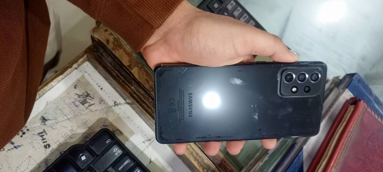 Samsung A72 urgent sale 8+128. Rs. 33000 3