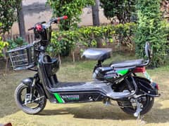 YJ FUTURE INDUS scooty