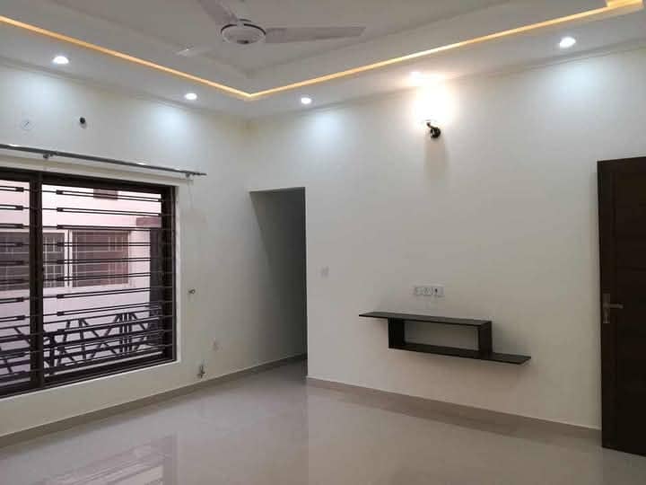 Brand new beautifull upper portion for Rent Available ground floor lock 5