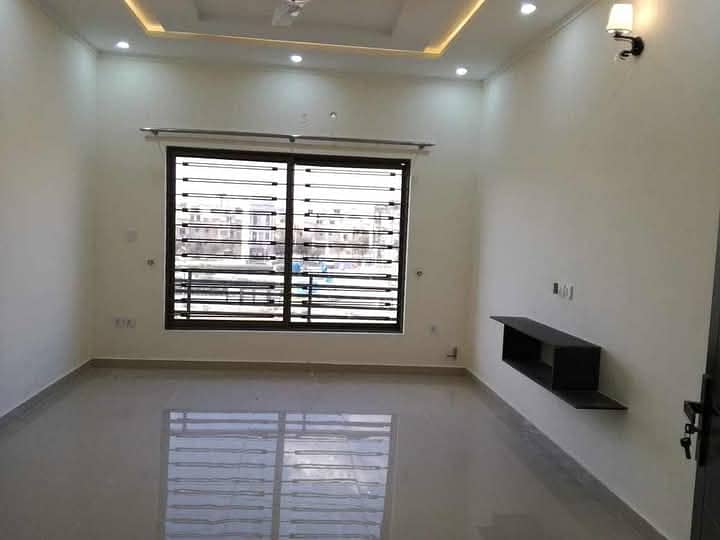 Brand new beautifull upper portion for Rent Available ground floor lock 7