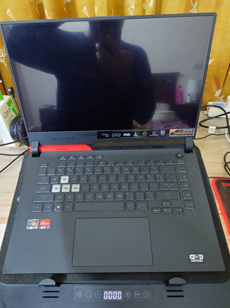 Asus ROG Zephyrus G16 Advantage Edition 0