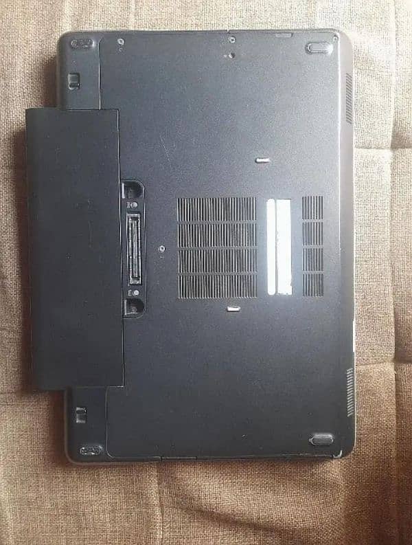 FOR SALE: Dell E6440 Laptop - Great Condition (Minor Cosmetic Issue) 2