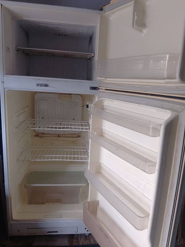 Dawlance Fridge, For Sale, in good condition, running condition 2