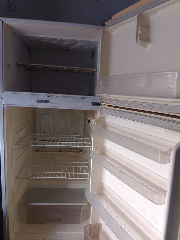 Dawlance Fridge, For Sale, in good condition, running condition 3