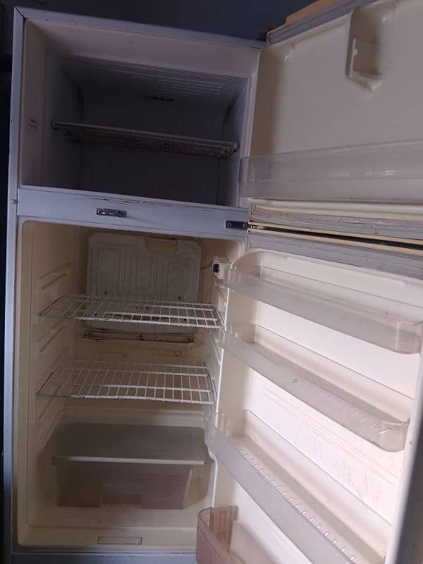 Dawlance Fridge, For Sale, in good condition, running condition 4