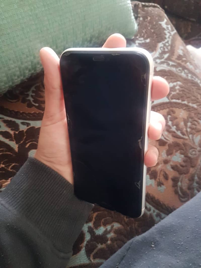 Apple iPhone XR (URGENT SALE) 3