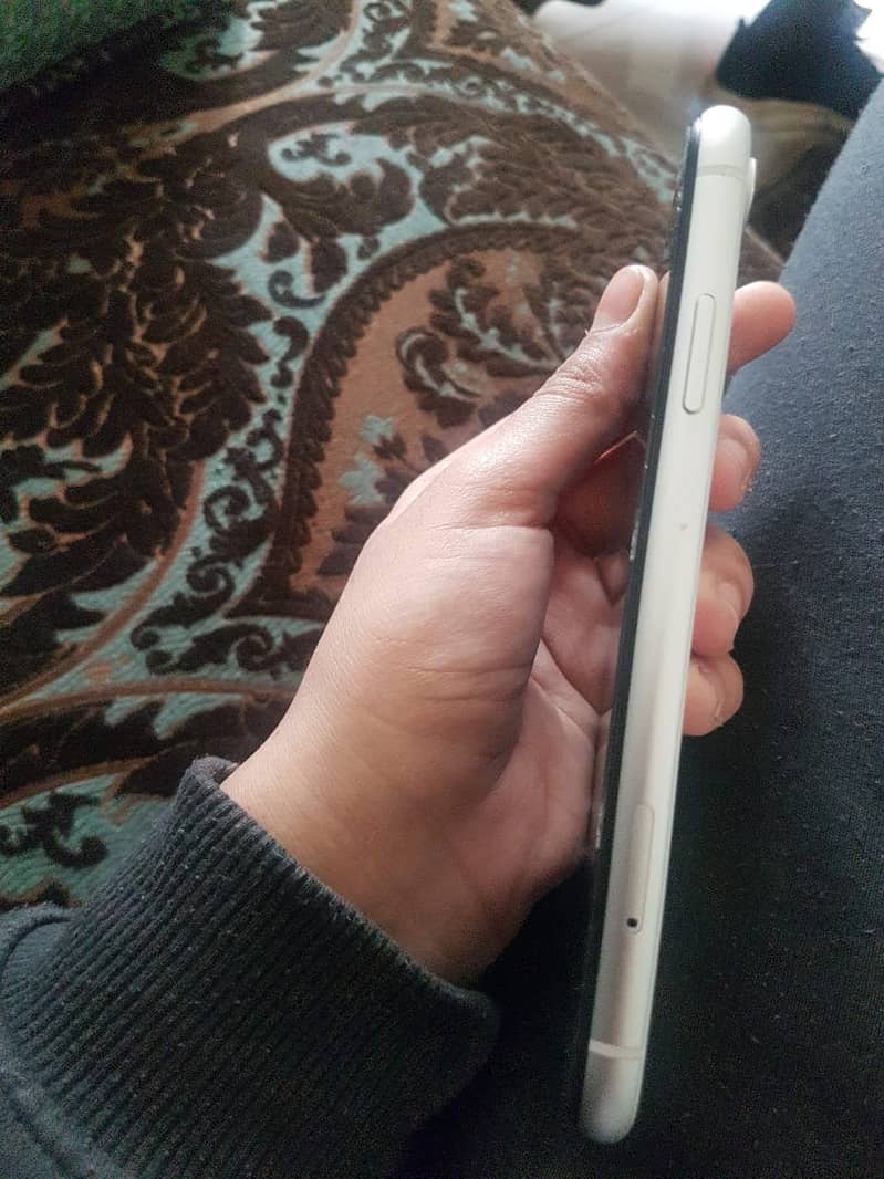 Apple iPhone XR (URGENT SALE) 4