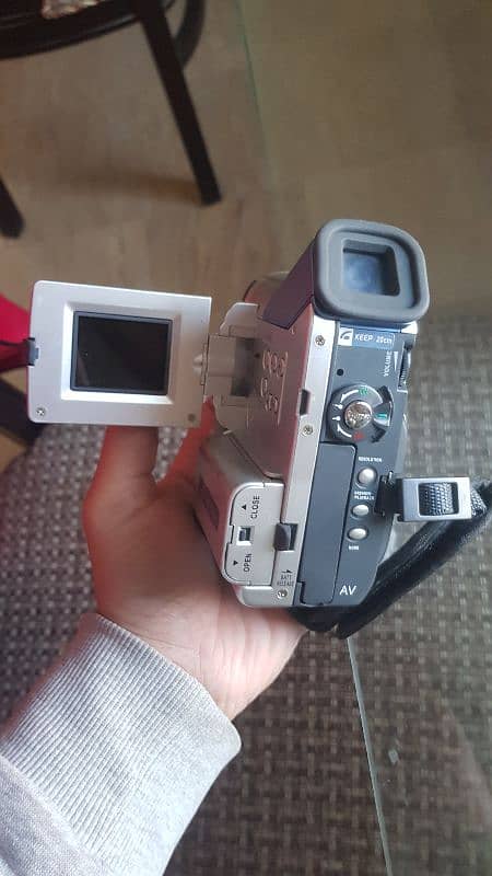 sony mini handy cam vedio camera like new for sale contact me 6