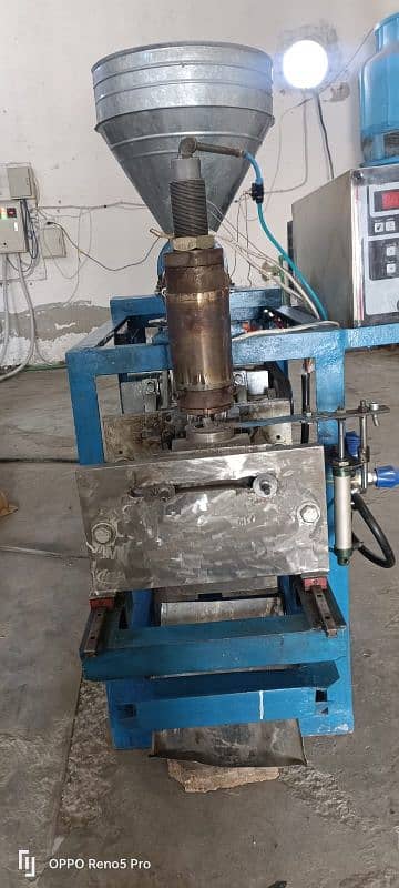 Moulding Machine 8