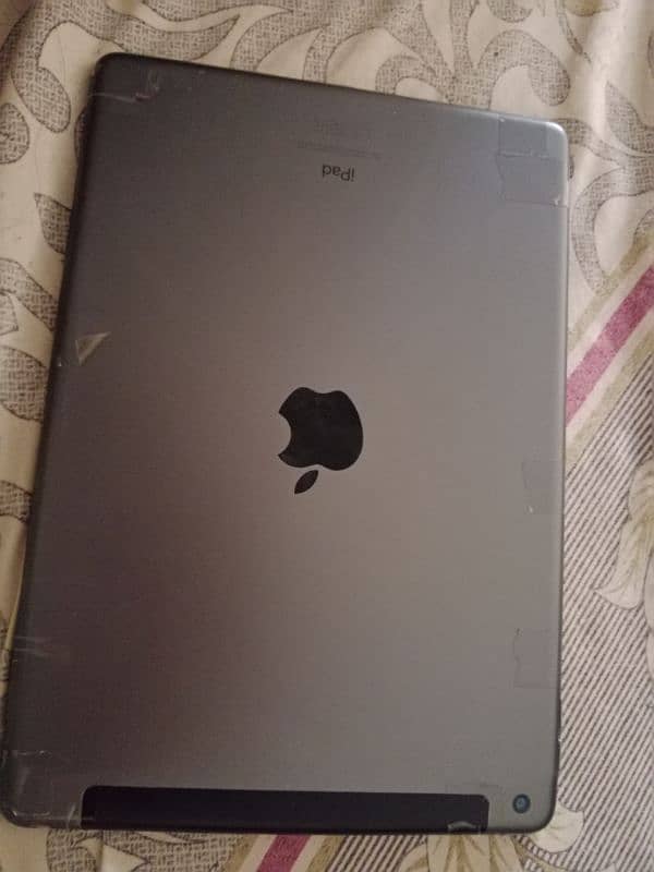 ipad 8th genration 128GB touch break hy butt all work hy touch 1