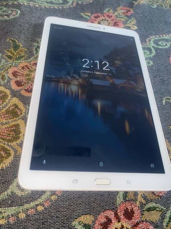 SamsunG tab apple tablet and speaker 6