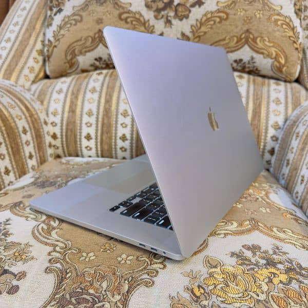 MacBook Pro 2019 CTO Model 16inch Retina Display 2