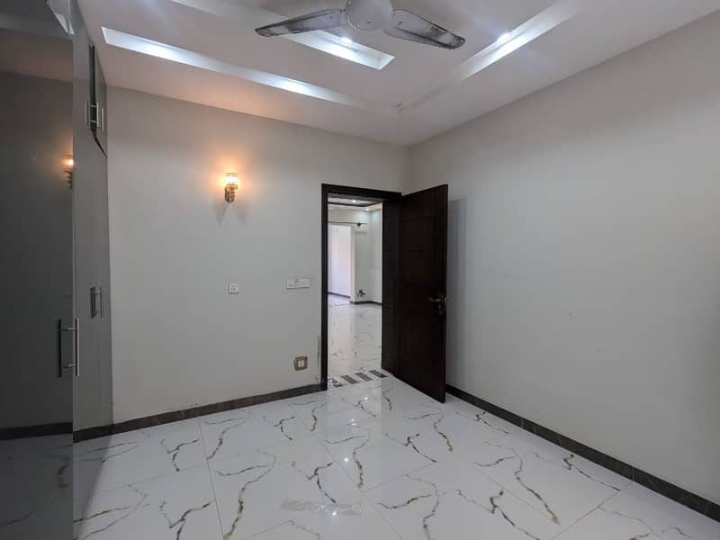 7 MARLA FULL HOUSE AVAILABLE FOR RENT IN BAHRIA TOWN PHASE 8 UMER BLOCK 3