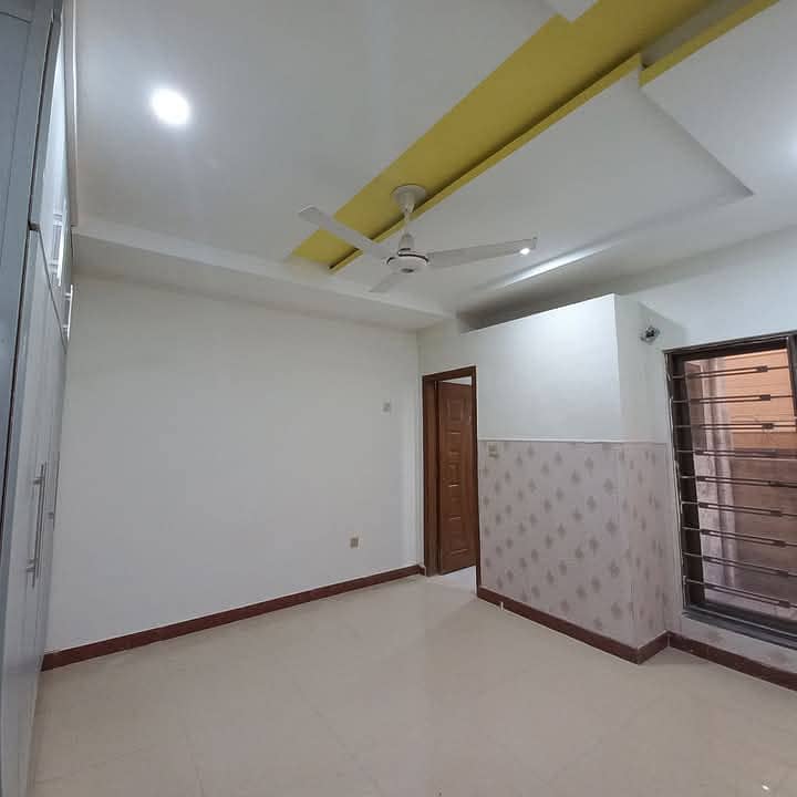 7 MARLA FULL HOUSE AVAILABLE FOR RENT IN BAHRIA TOWN PHASE 8 UMER BLOCK 6