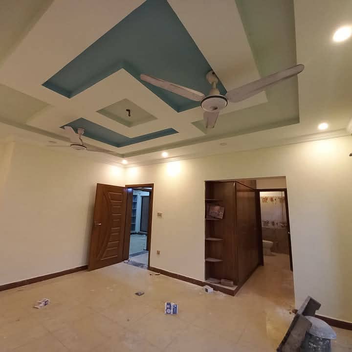 7 MARLA FULL HOUSE AVAILABLE FOR RENT IN BAHRIA TOWN PHASE 8 UMER BLOCK 7