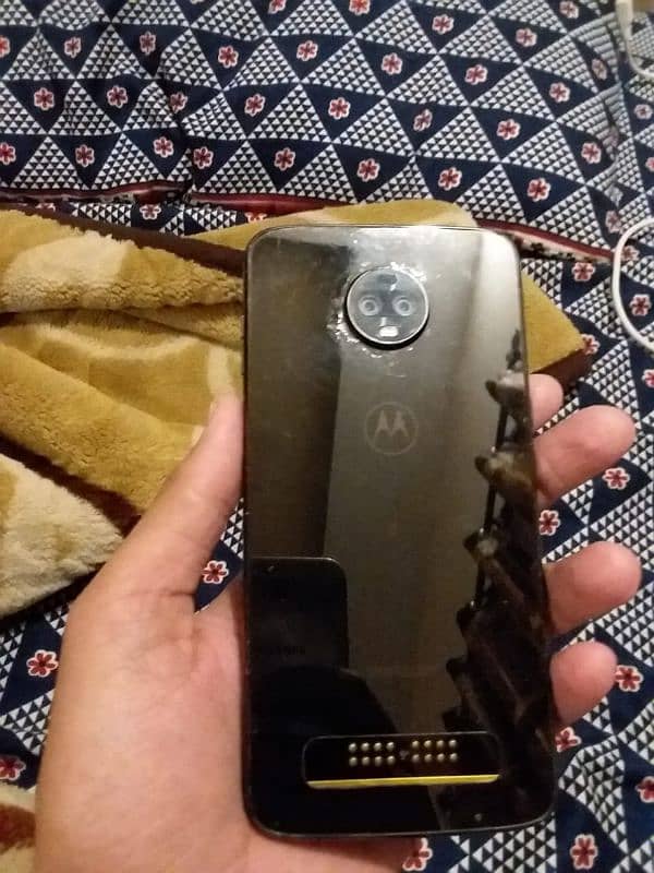 moto z3 for sale / exchange 5