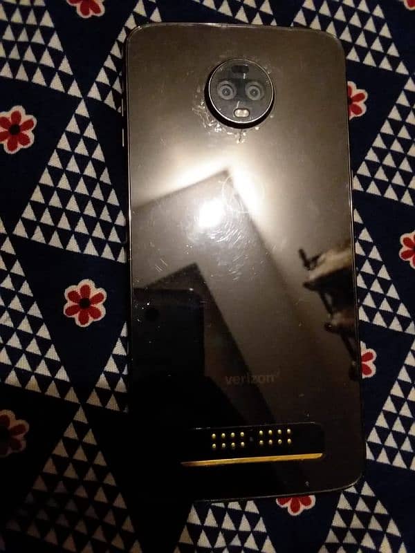 moto z3 for sale / exchange 7