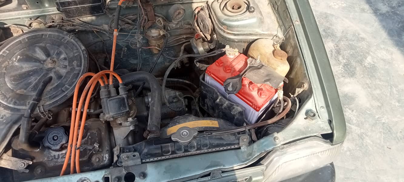 Suzuki Mehran VX 1993 good condition hai Lahore number hai 10