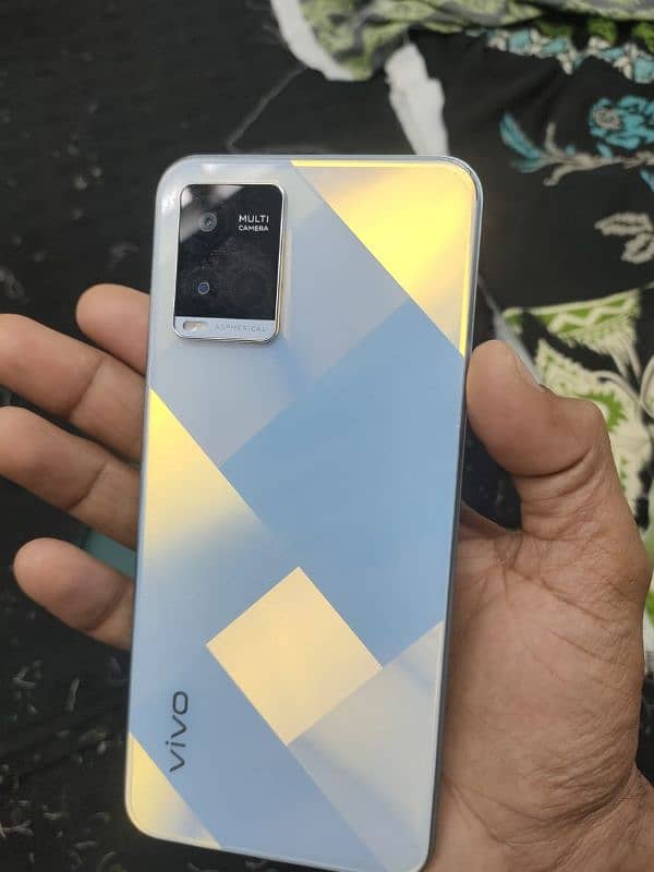 I am selling vivo y21  4.64 box missing condition 10/10 0