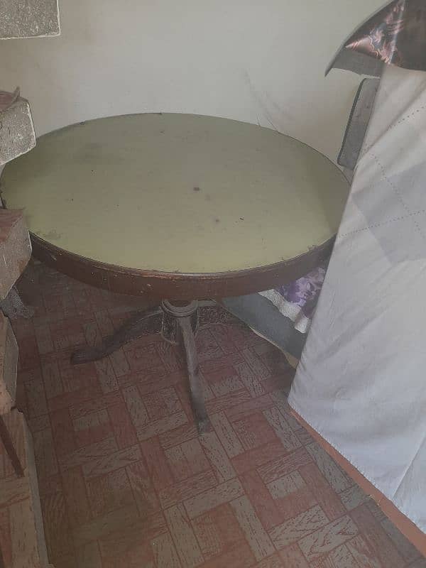 single round dining table 0