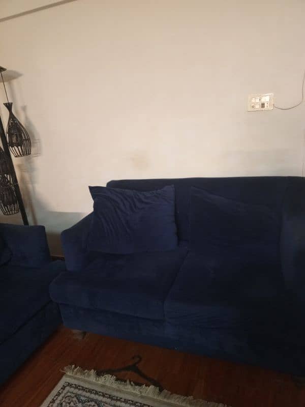 6 seater sofa set in very good condition velvet material 0