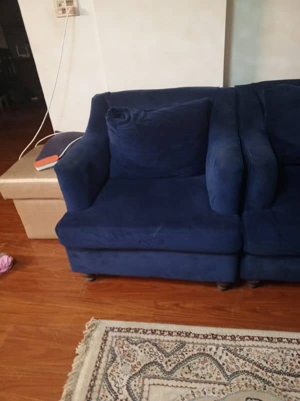 6 seater sofa set in very good condition velvet material 1