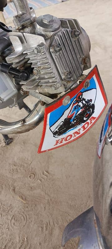 Good condition 100℅ original Honda 70cc bike for sail 8