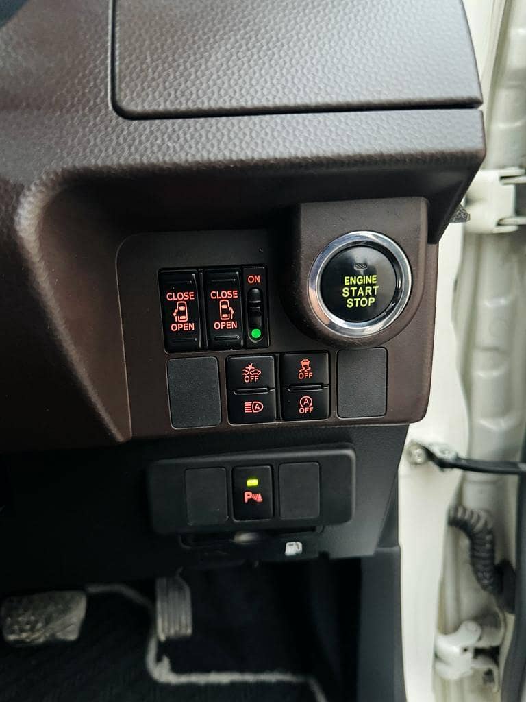 Toyota Tank  1000cc full option 5