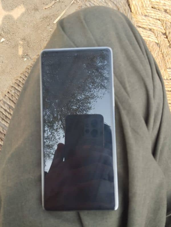 infinix note 40 lush condition 8 month warrntee 1