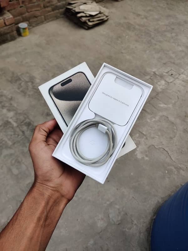 15 Pro factory unlock key same time available box cable /03061536925 1