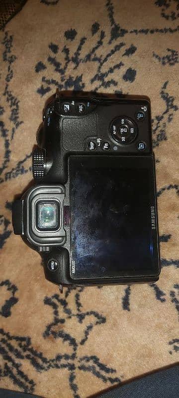 Samsung DSLR camera 2