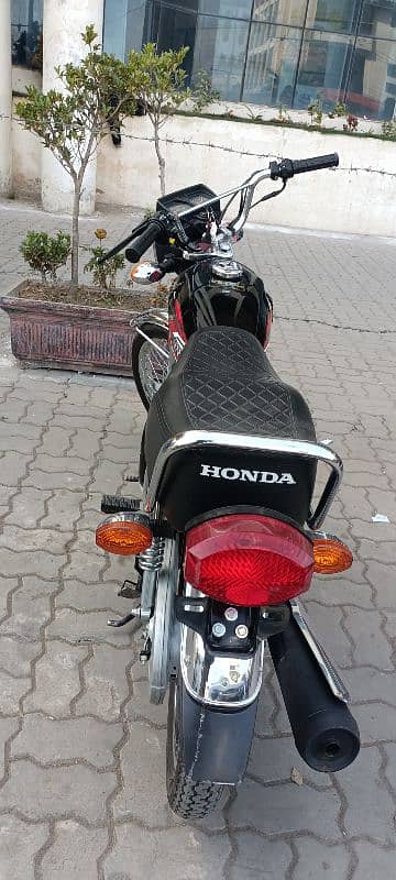 Urgent Sale Honda 125 5