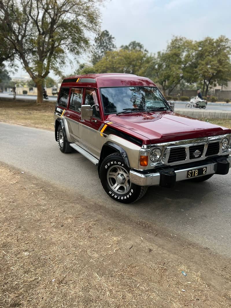 Nissan Patrol 1990 0