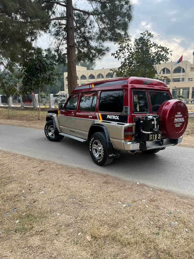 Nissan Patrol 1990 6