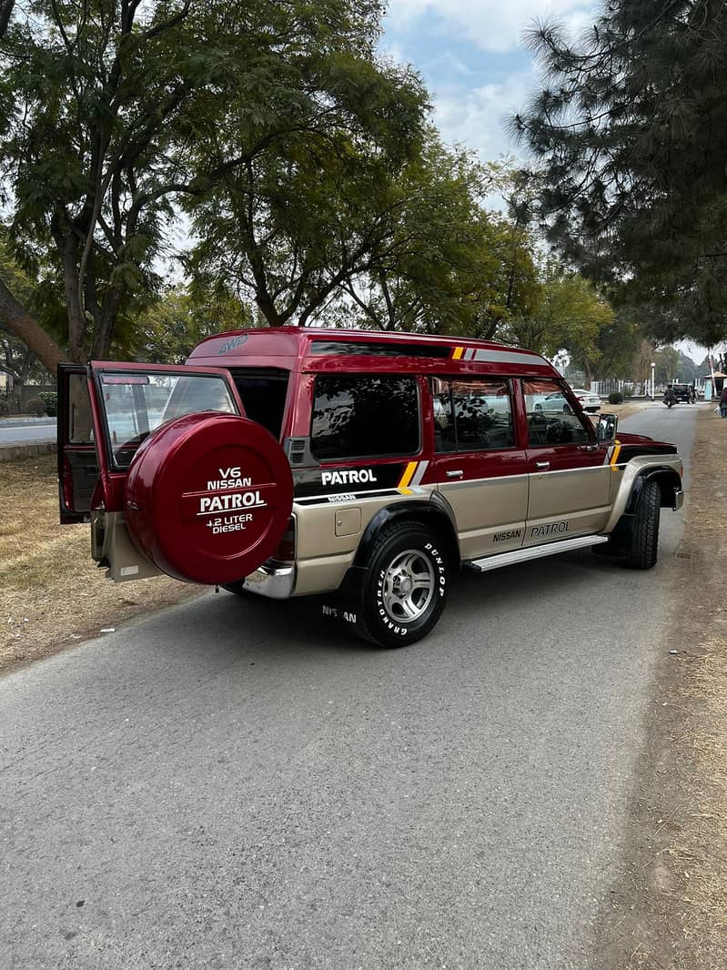 Nissan Patrol 1990 10