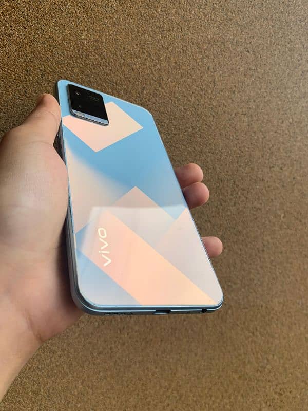 Vivo Y21 With box and charger all original phone 2