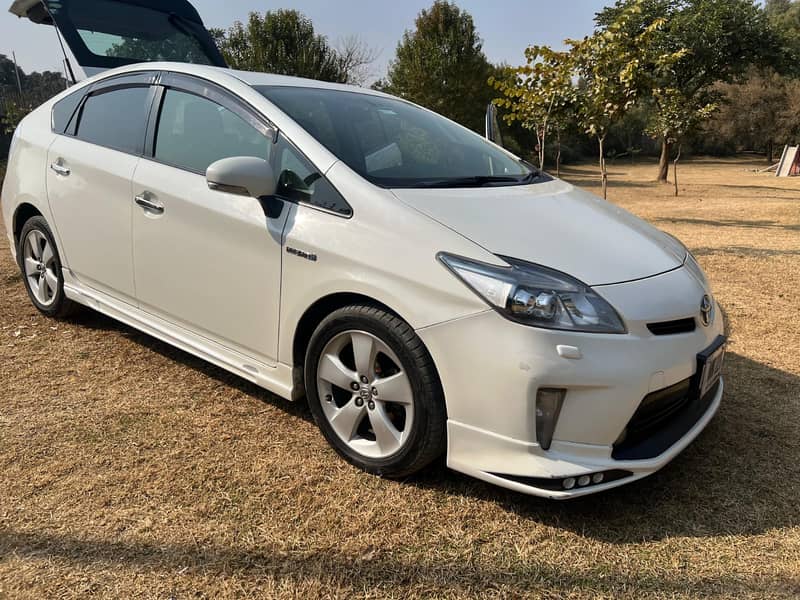 Toyota Prius G 2014 1