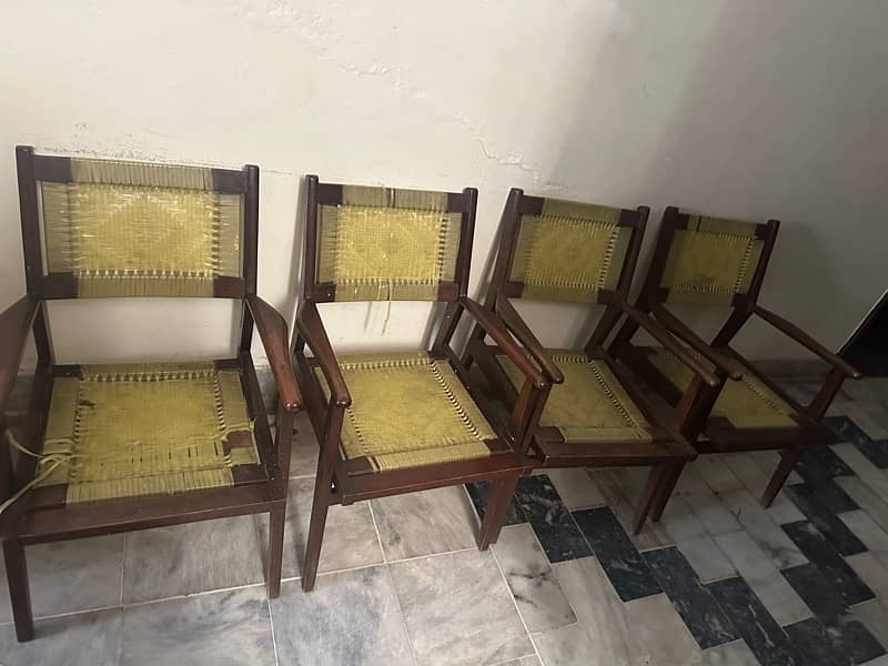 4 chairs 0