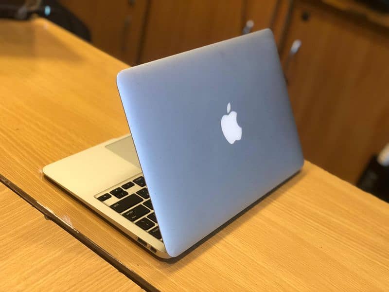 MacBook Air 2015 Core i5 4/128 SSD 0