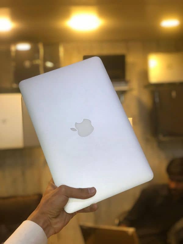 MacBook Air 2015 Core i5 4/128 SSD 1