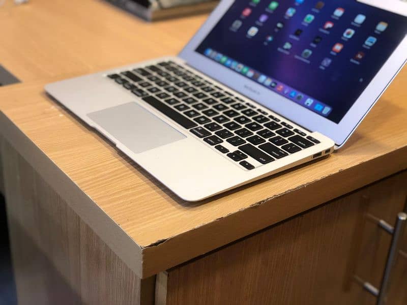 MacBook Air 2015 Core i5 4/128 SSD 7