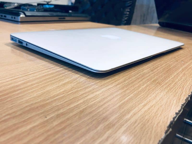 MacBook Air 2015 Core i5 4/128 SSD 10