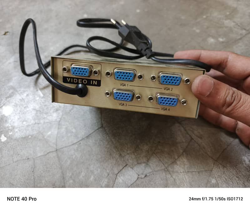 FJGear FJ-1504A 150Mhz 5 Port VGA Splitter 1