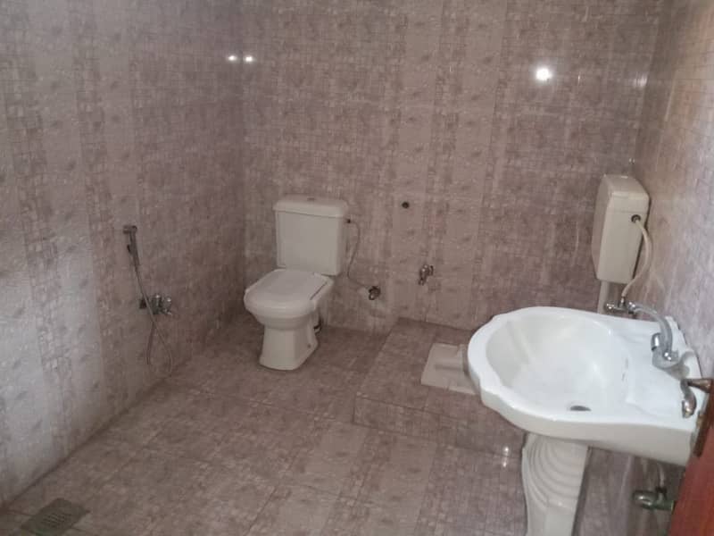 10MARLA MARBLE FLOORING LOWER PORTION FOR RENT IN ALLAMA IQBAL TOWN 4