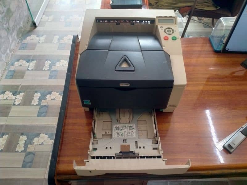 kyocera fs_1370dn. fast printer 0