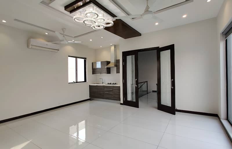 1 Kanal Full House Available Rent In DHA Phase 3 Lahore 4